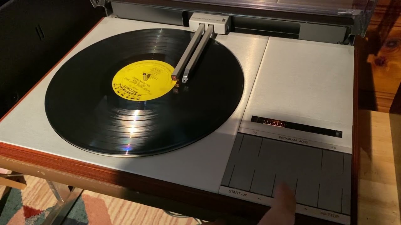 Bang and Olufsen B&O Beogram 4002 Turntable. - YouTube