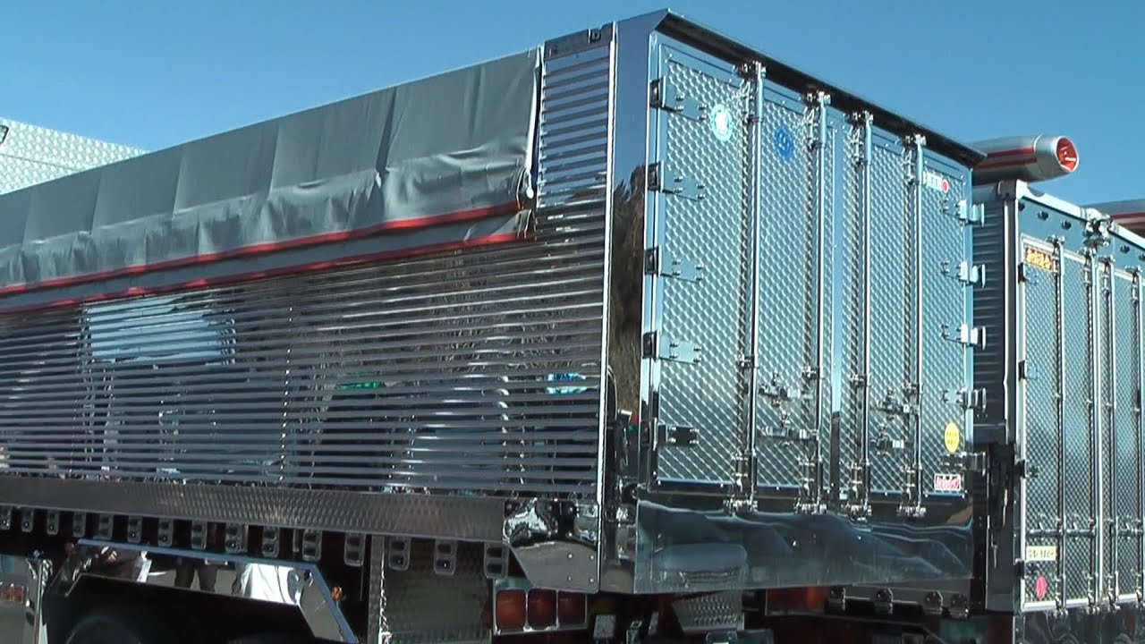 デコトラ 新型スーパーグレートダンプ 鏡面ステンレス デカ箱 - YouTube