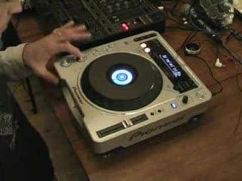 Vinyl mode of the Pioneer CDJ-800mk2 - YouTube