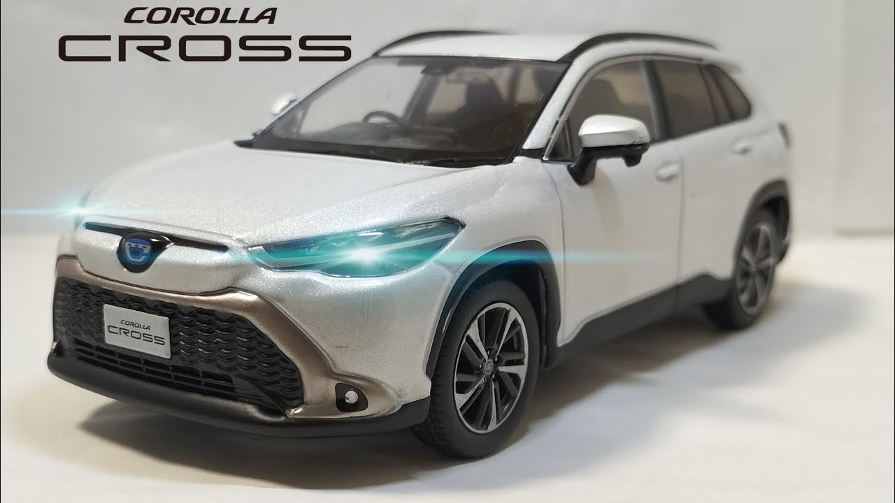1/30 色見本ミニカー トヨタ カローラクロス プラチナホワイトパール