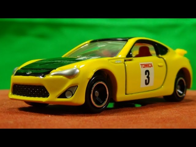 トミカ トヨタ 86 黄 組み立て工場 2014 トミカ博 in TOKYO - YouTube