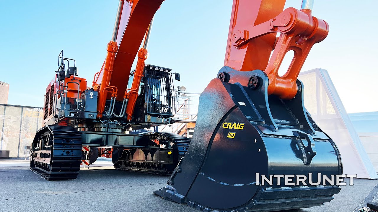 Hitachi ZX890LC Large Excavator - YouTube