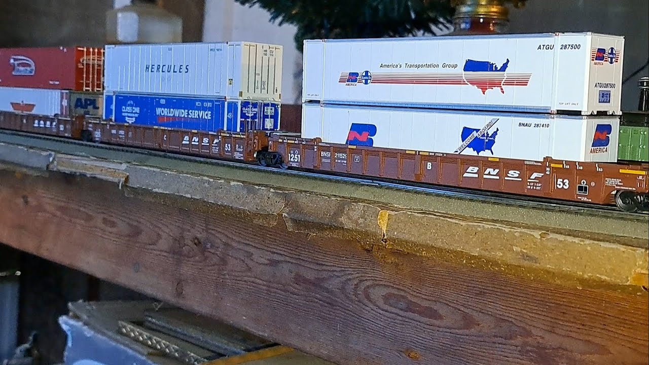 REVIEW VIDEO: HO SCALE WALTHERS MAINLINE 53' 3 UNIT ARTICULATED