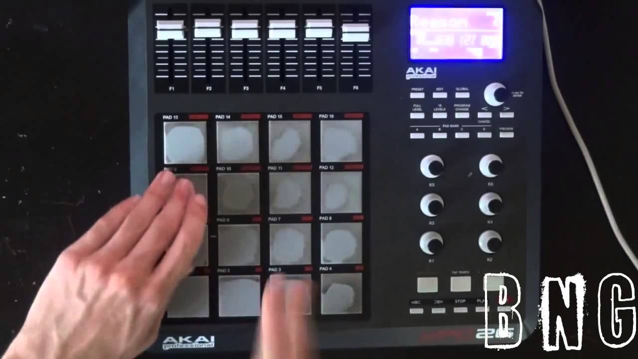 Akai MPD 26 HipHop Beat!!! - YouTube