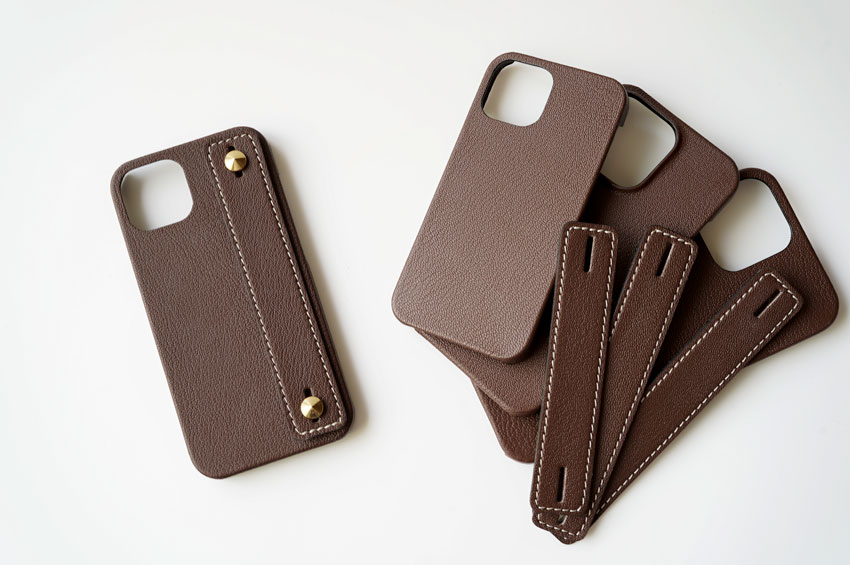 iPhoneケース（シュリー / ワイドベルトタイプ / チョコレート/限定品