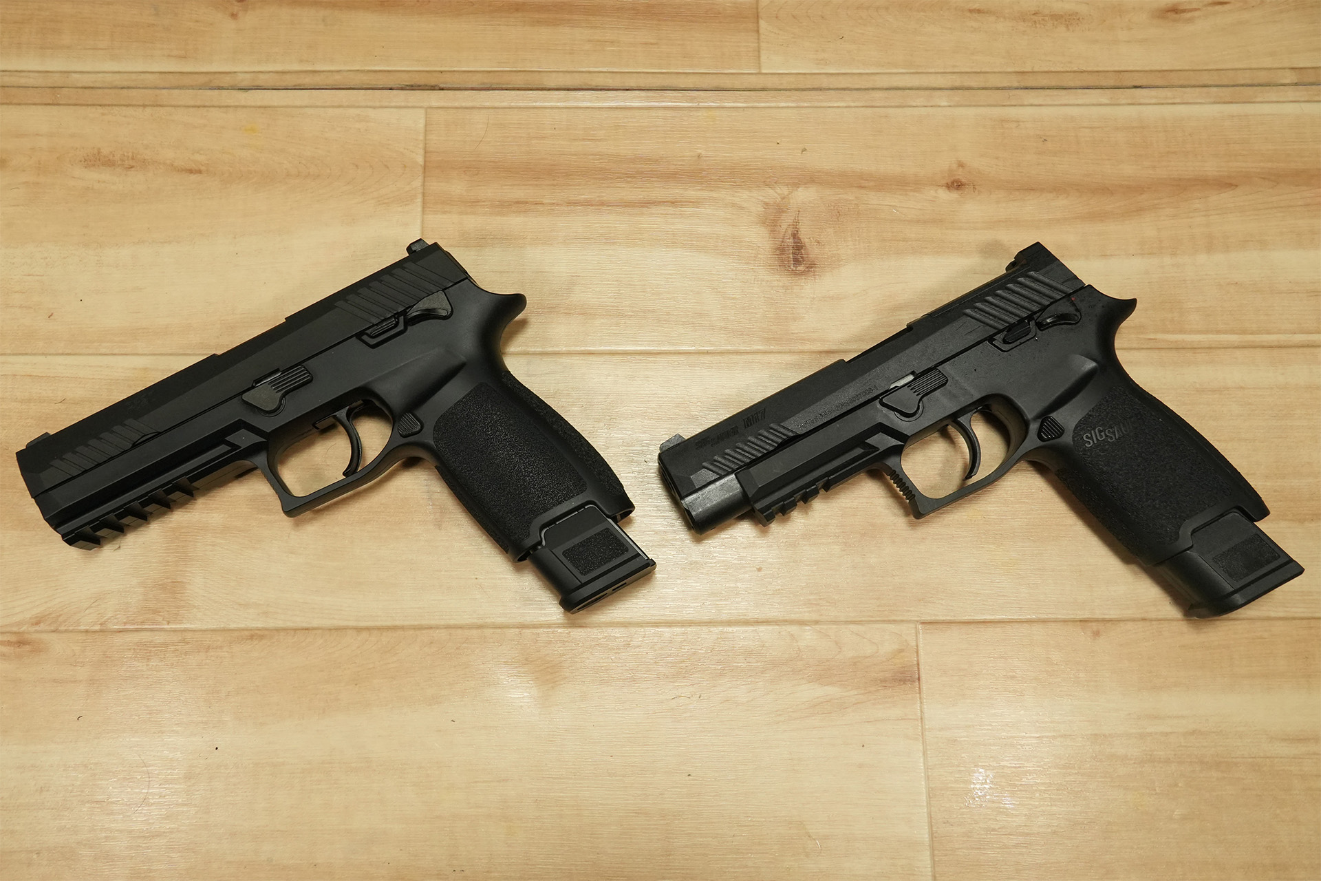 東京マルイ P320とLayLax(SIG Air) M17 CO2 GBBの外観を比較していき