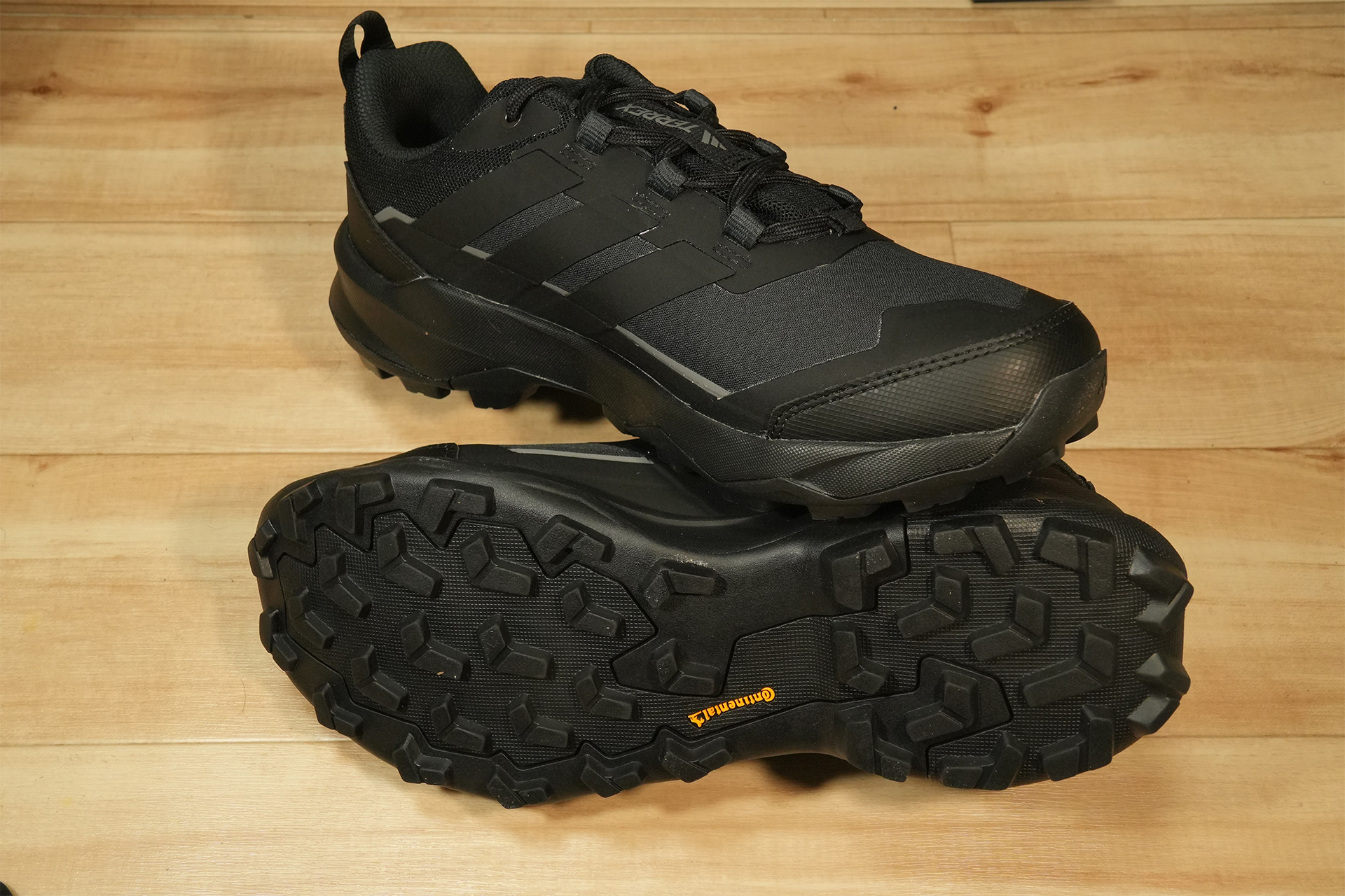 adidas製GORE-TEXトレッキングシューズ、TERREX SKYCHASER AX5 GTX