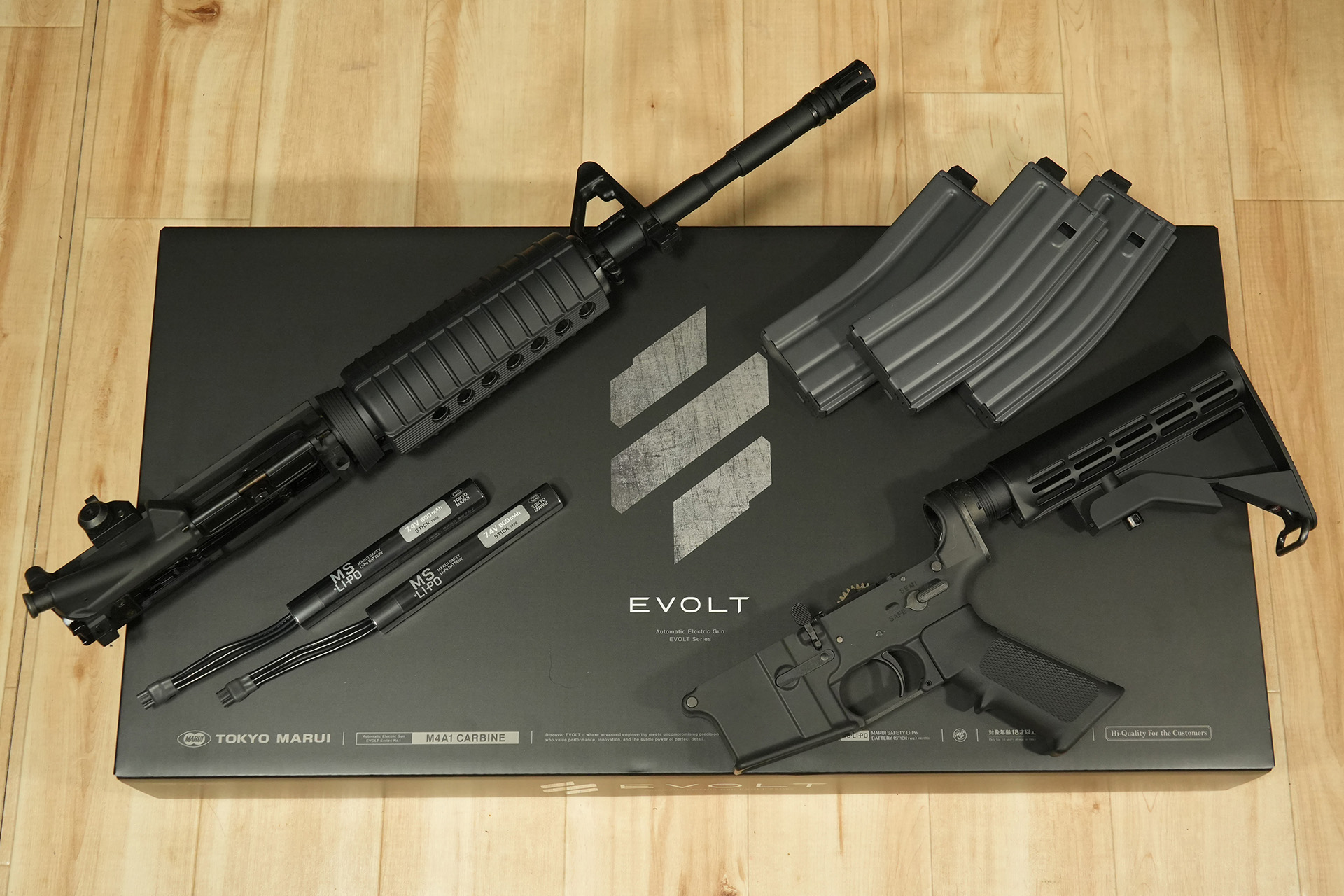 東京マルイ EVOLT(エボルト) M4A1カービンと専用MS Li-Poバッテリー