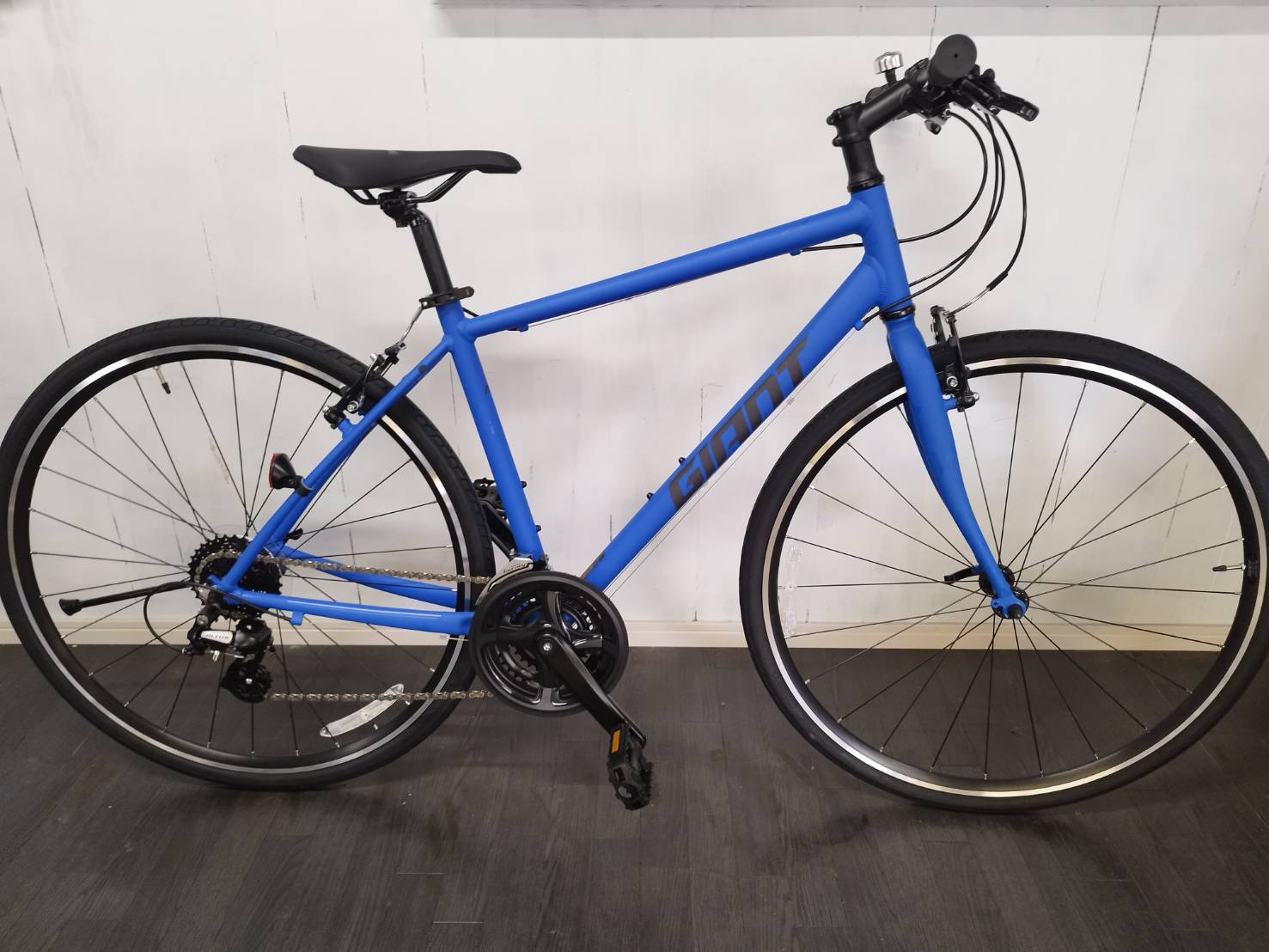 GIANT ESCAPE R3マットメタリックブルー スタンド付き ￥66000 - 今井