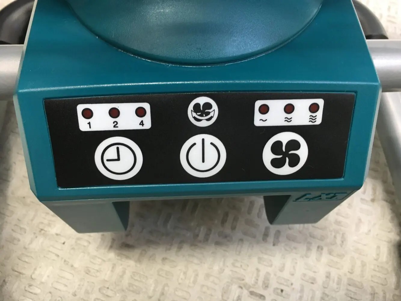 おすすめマキタの扇風機CF300DはバッテリーでもACアダプターでも動く