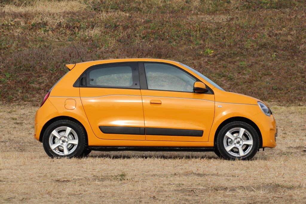 Renault Twingo John Mango 納車記念撮影 – Towing Caravan with Land