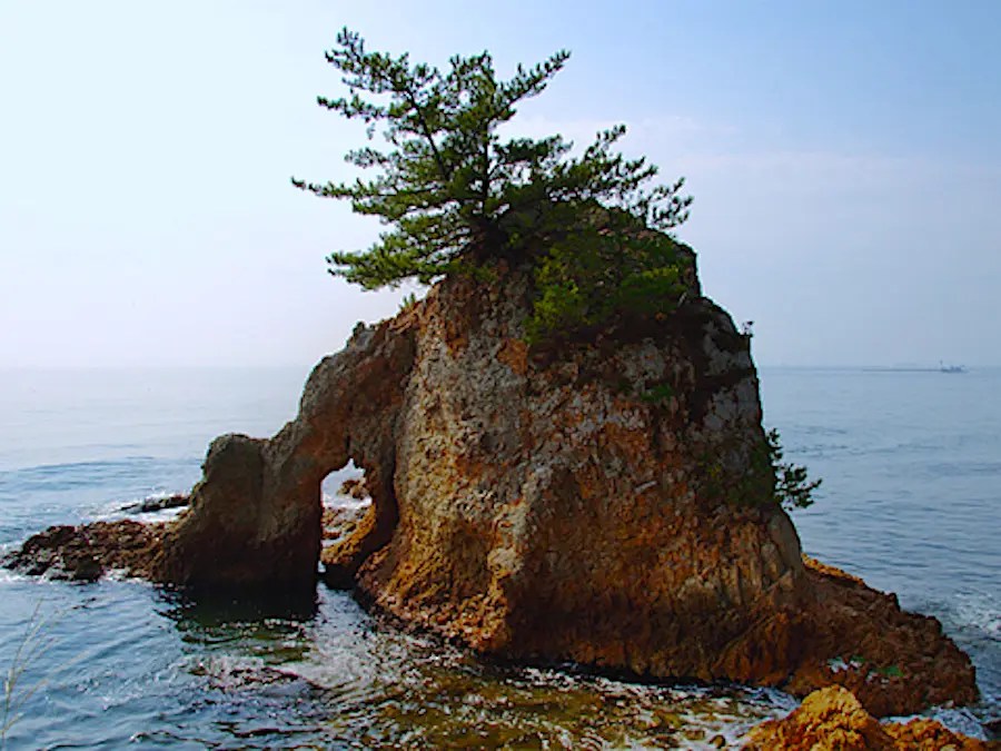 男女岩 | ニッポン旅マガジン