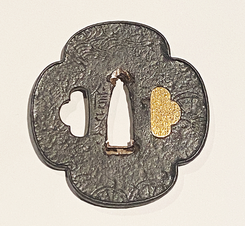 信家（放れ銘）波車に花文図鐔Nobuie Tsuba Design of Flower and