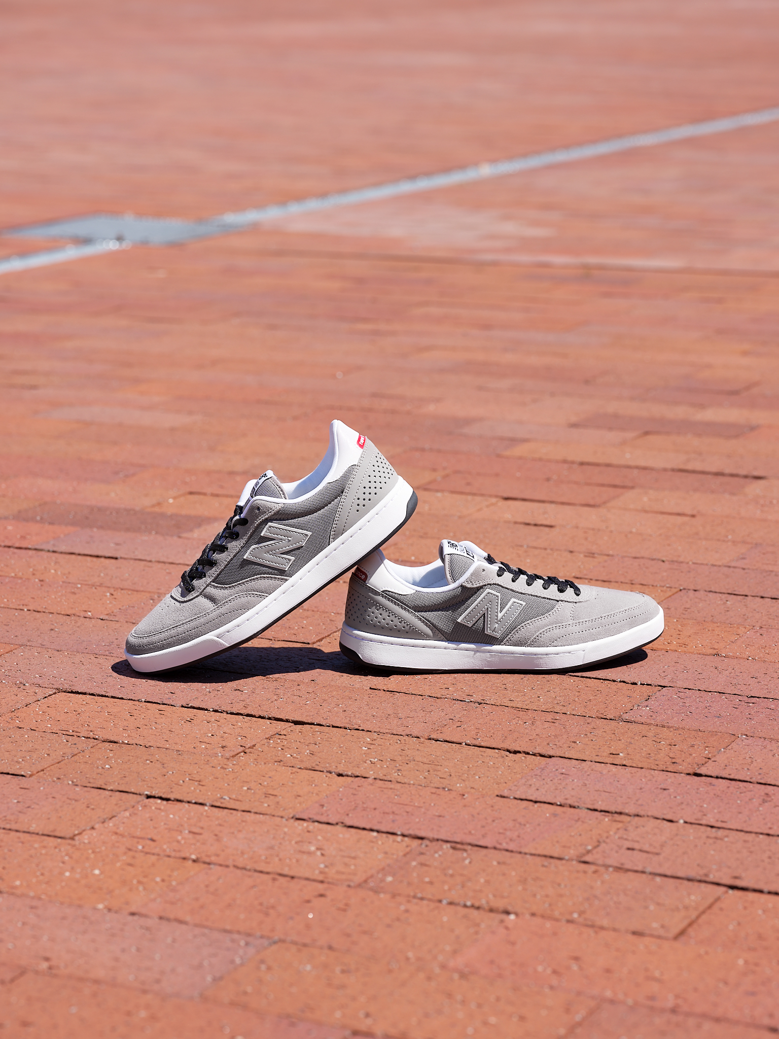 ニューバランス」のスケートラインと「チャレンジャー」のコラボ