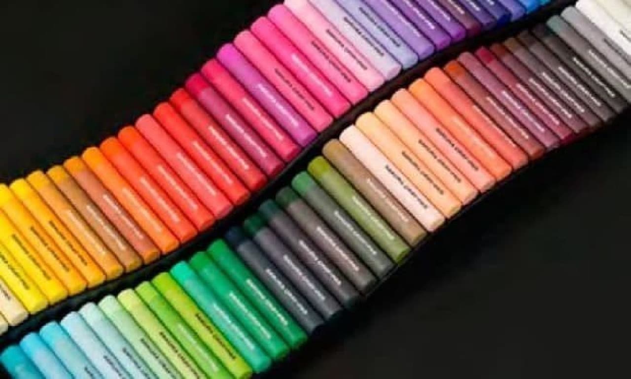 リビングに置きたいクレパス－90周年記念の『クレパス90色セット』発売