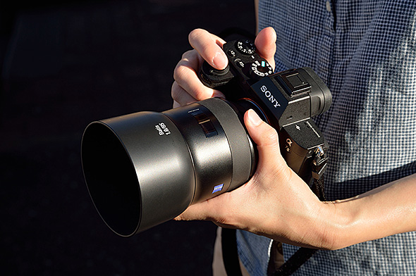 品のある美しいボケが楽しめる中望遠――カールツァイス「Batis 1.8/85