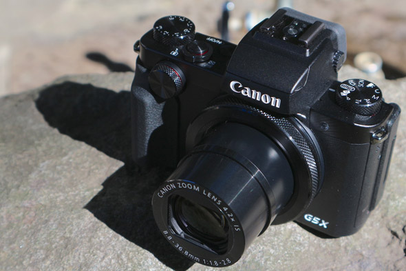 ハイエンドコンデジの全機能全部入りに迫る本格派――キヤノン