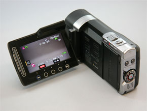 さまざまなニーズに応える1台――超軽量フルHDビデオカメラ“Everio”「GZ