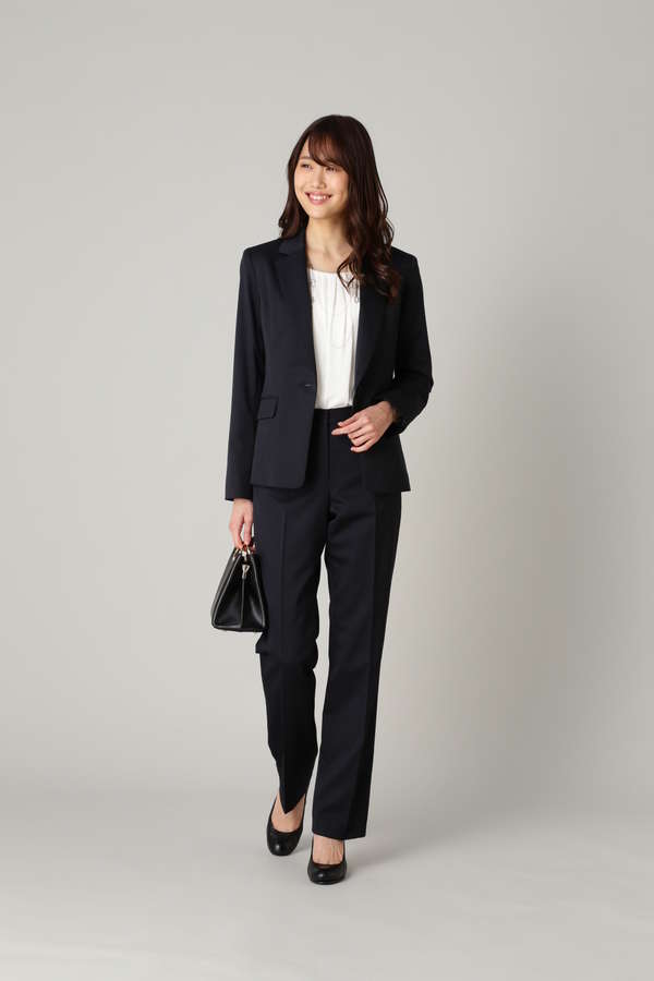 徹底紹介】ナチュラルビューティーベーシックのスーツで仕事をビシっと！