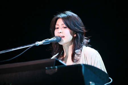 松たか子、3年ぶりに全国ツアースタート。夫婦共演！ | チケットぴあ