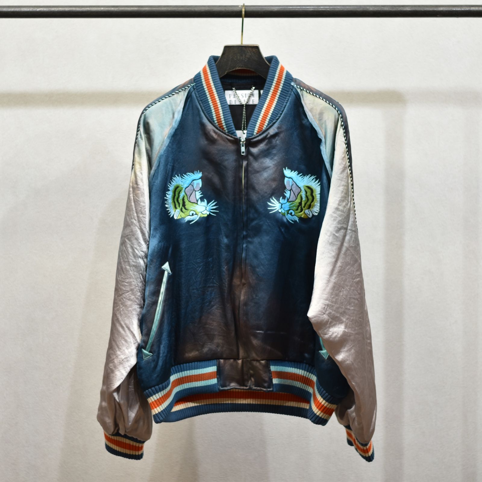 el conductorH - UPSIDEDOWN TIGER EMBROIDERED AGED SOURVENIR JKT