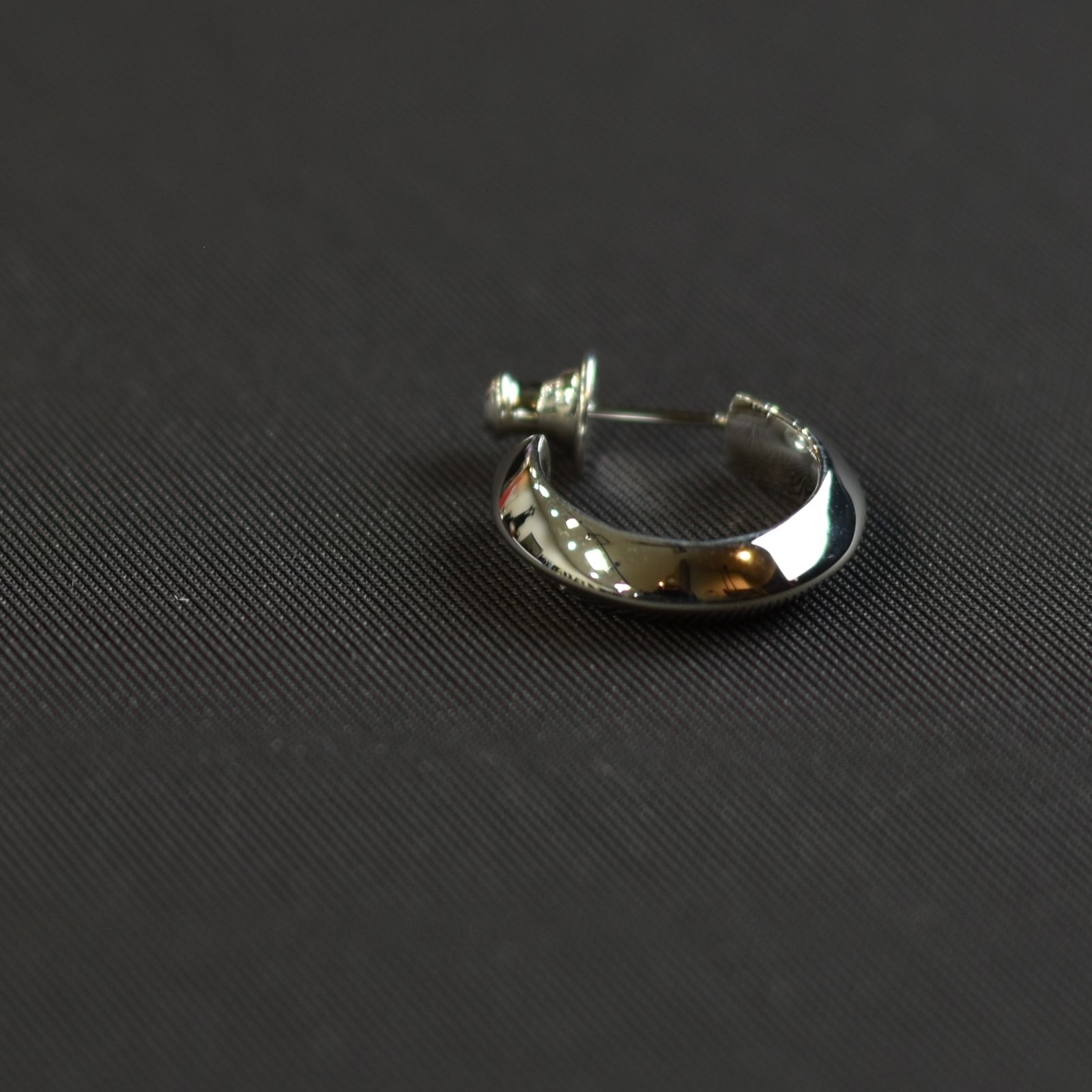 CALEE - LOGO ROLL PIERCE ＜LARGE＞ (GOLD) / ロゴ ロールピアス