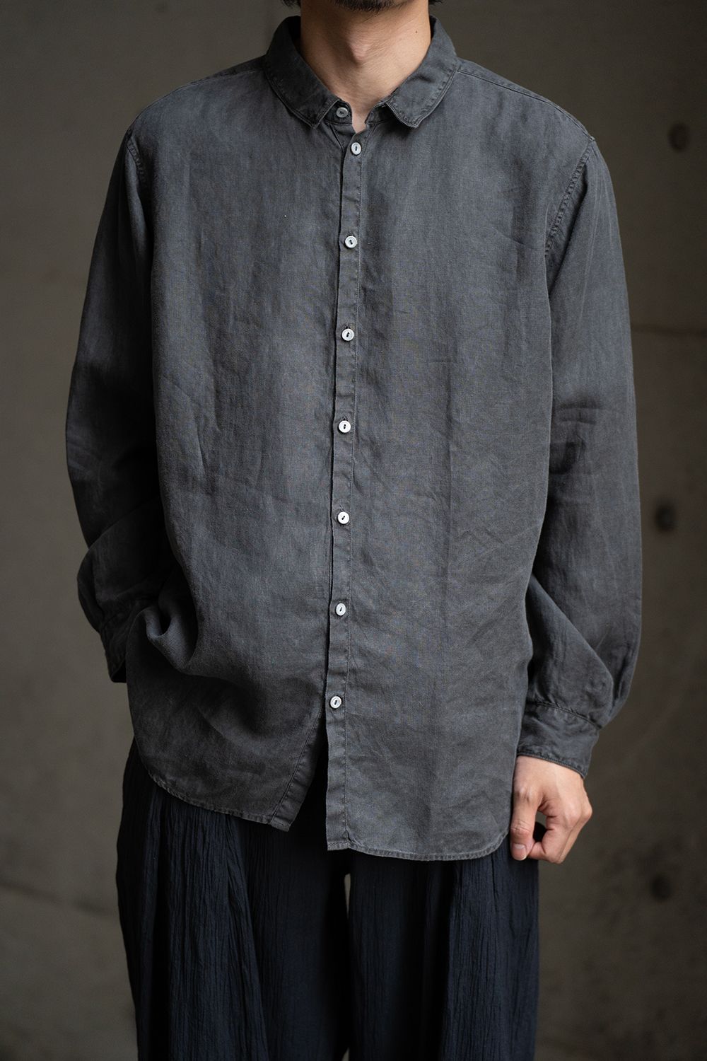 MITTAN - 大麻シャツ大 (炭) | Salty