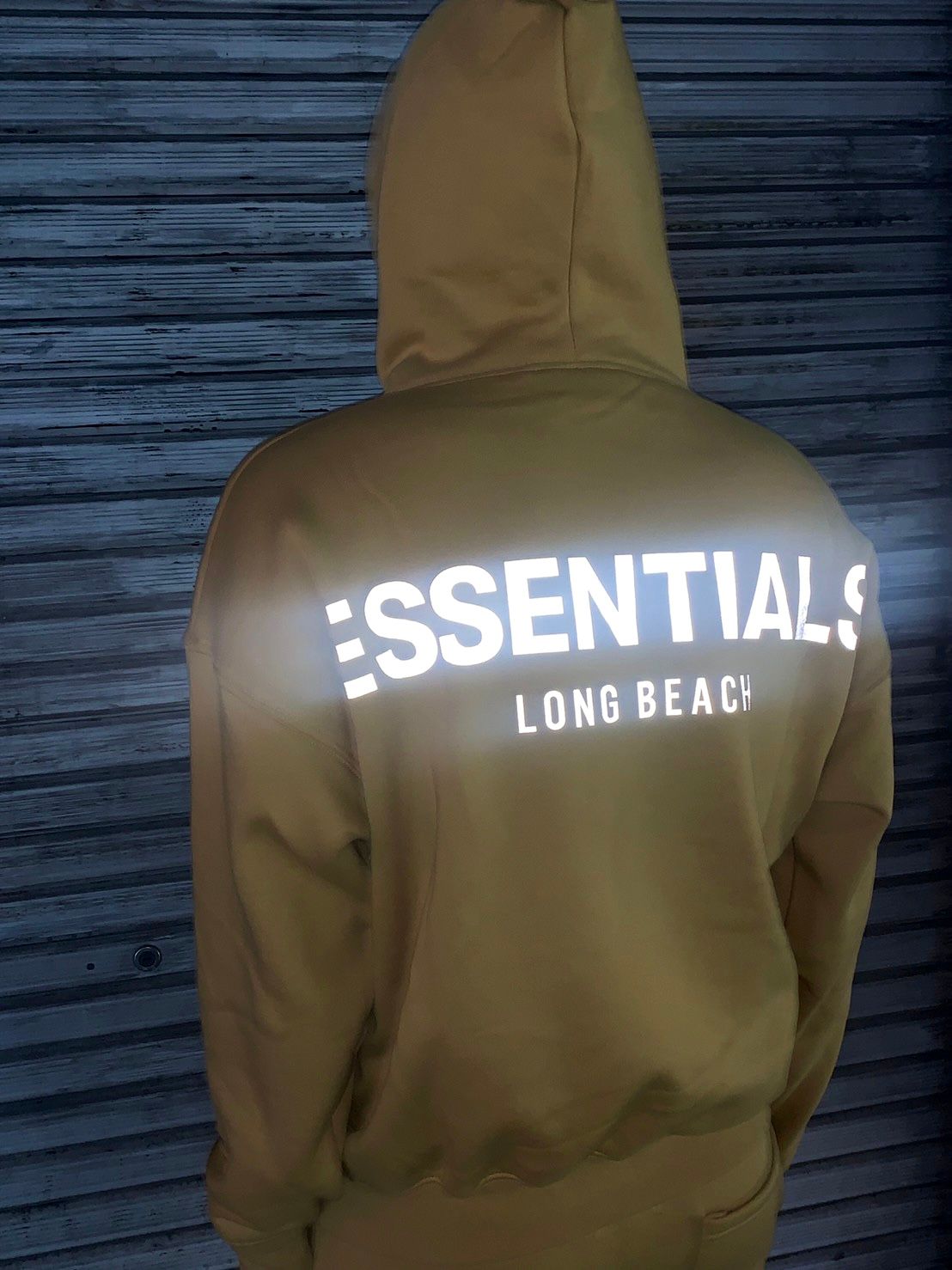 インスタ映え⁉︎ 暗闇で光るリフレクターロゴのアイテムをご紹介