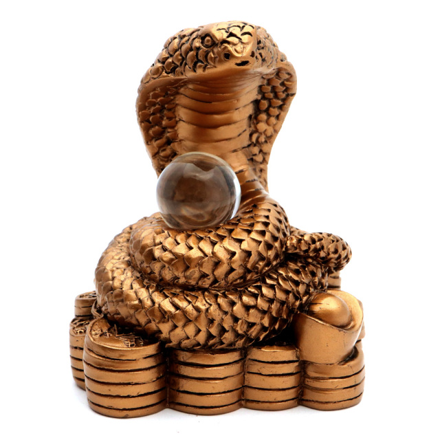 蛇 2025年 干支 巳 置き物 コブラ ガラス玉付 Mサイズ 樹脂製 正月