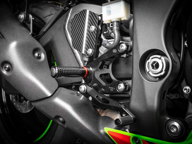 ギルズツーリング アジャスタブルバックステップ FXR Kawasaki ZX-10R/R