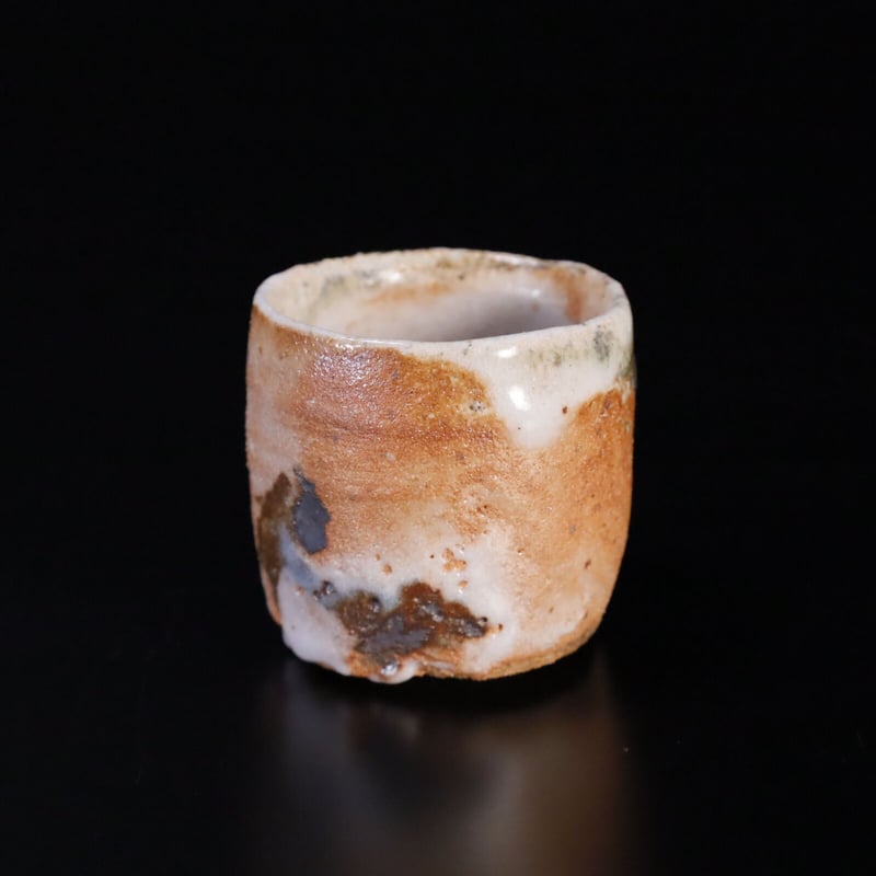 辻村史朗 『志野ぐい呑』 辻村史朗 作『志野ぐい呑』のご紹介 ｜骨董品