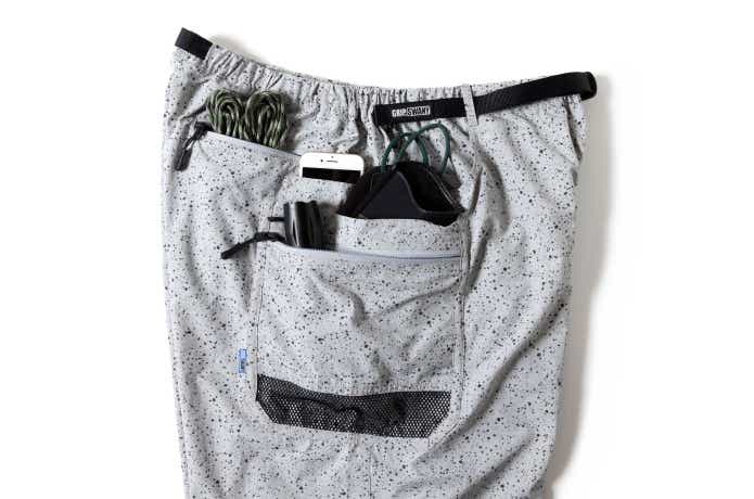 暗闇で光る服！？】GRIP SWANY × atmos の個性派コラボアイテムが新