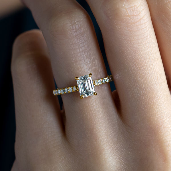 K18YG プレイズ エメラルドカット ダイヤモンド エタニティタイプ