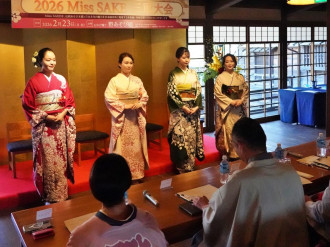 宇治橋の北側2本目の柱にお札を納め、擬宝珠をかぶせると正式に宇治橋