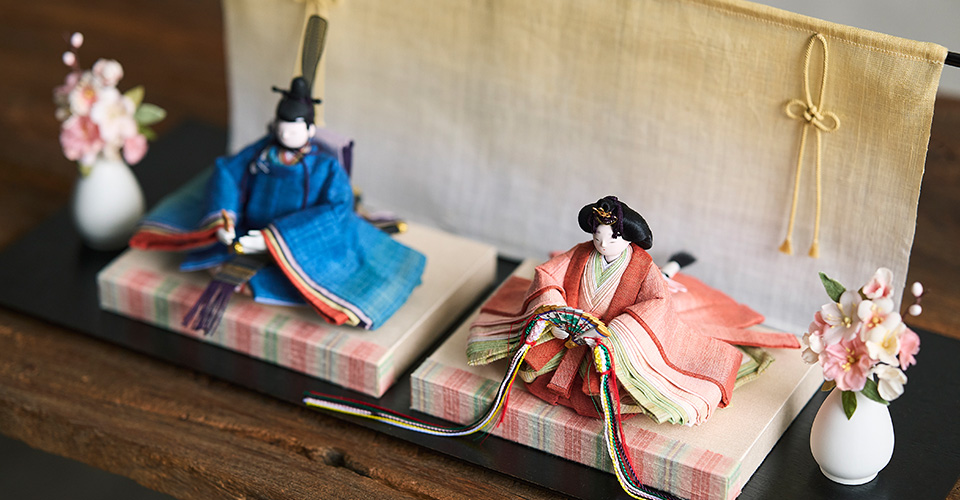 日本画 立雛 伝統的な衣装の人物 木製フレーム 作者分からず 日本