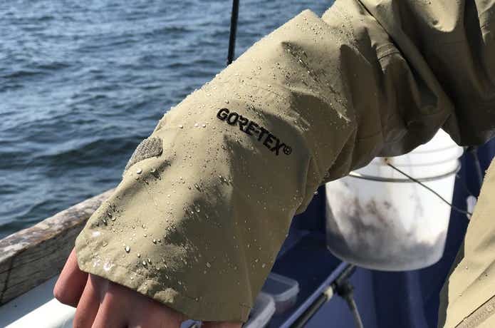 フィッシングスーツ15選｜防寒・防水性に優れた“上下セット”の機能性