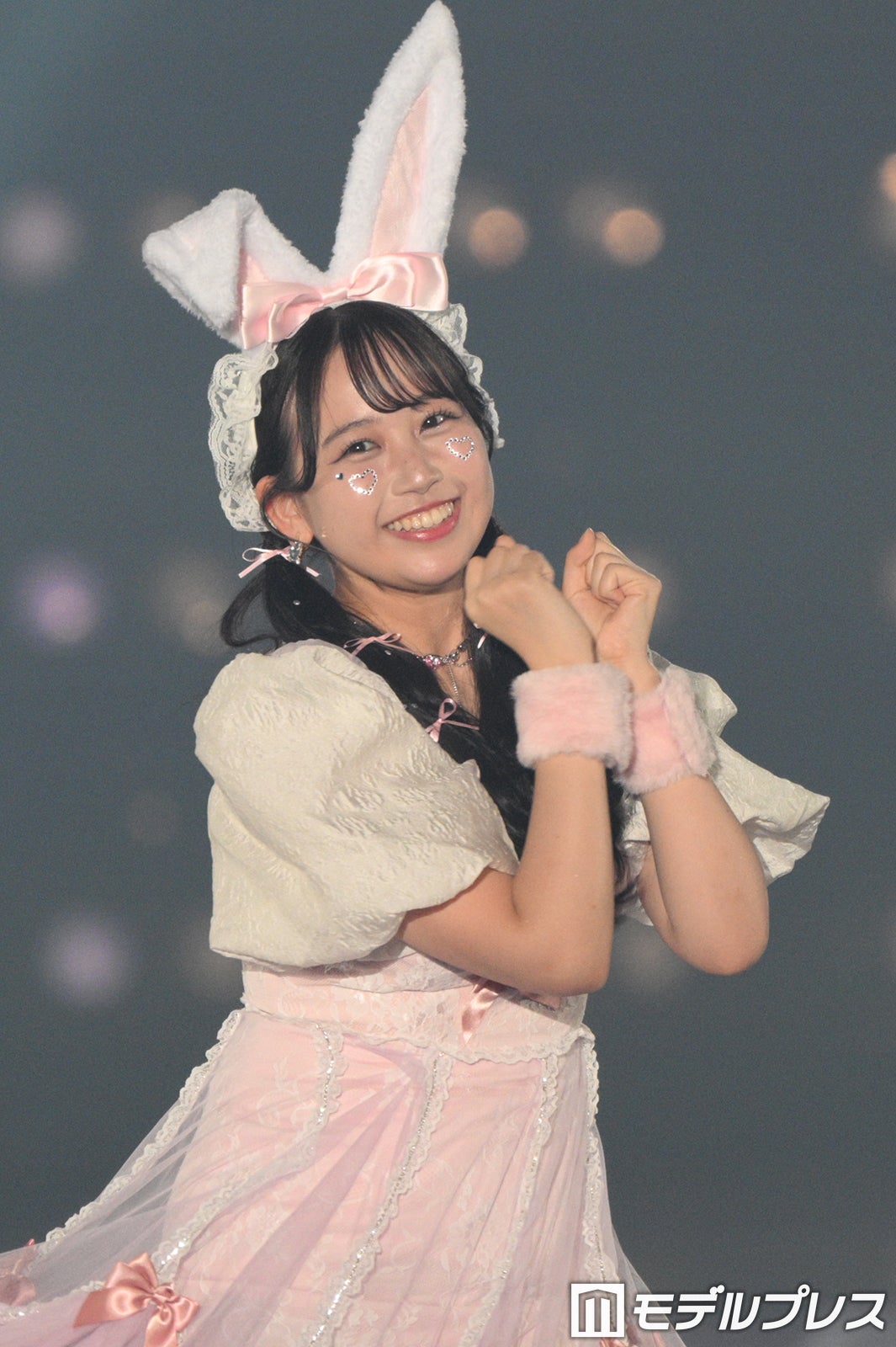 FRUITS ZIPPER松本かれん「わたしの一番かわいいところ」バックに