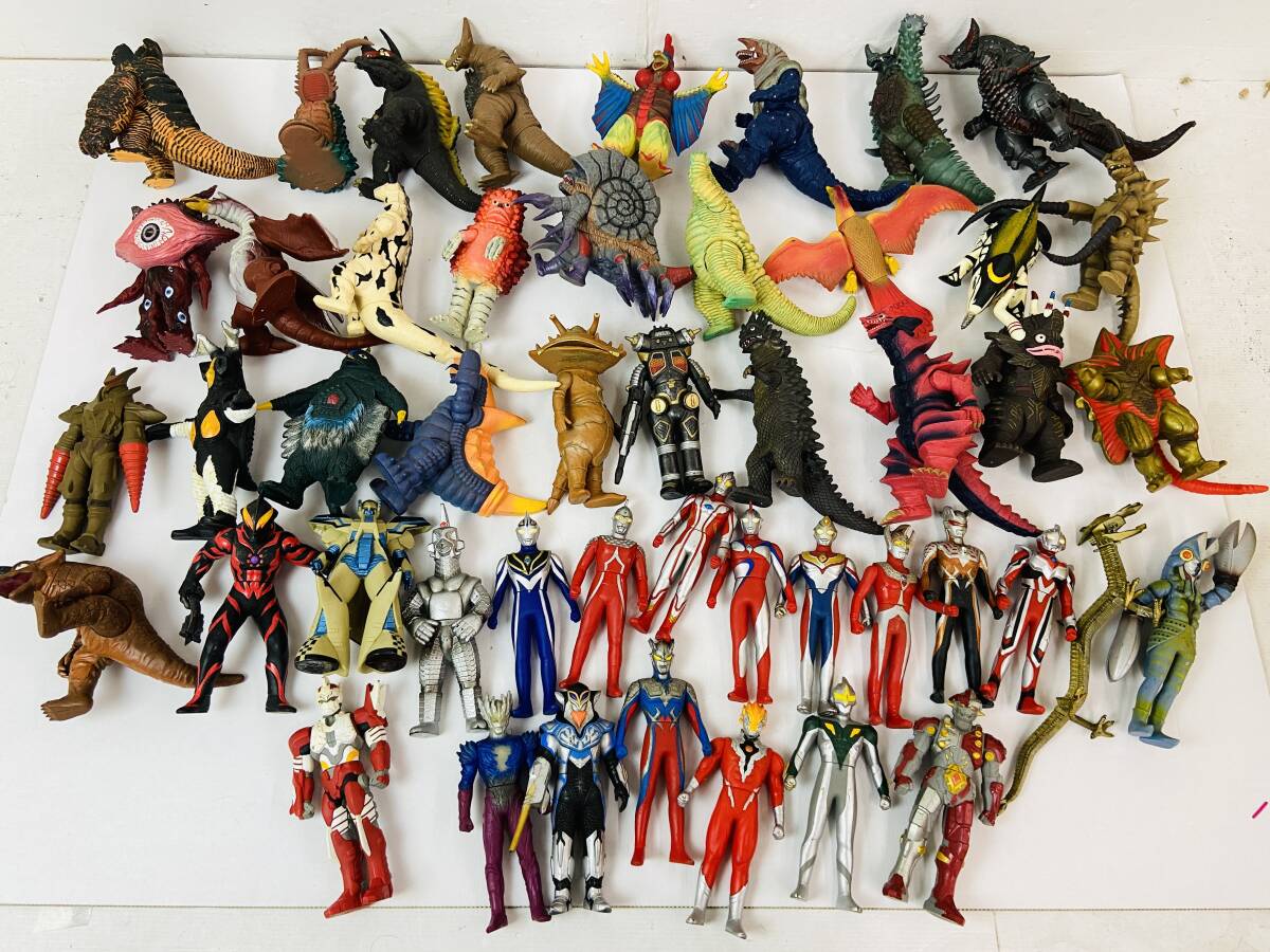 ソフビ人形 ウルトラマン怪獣10体 仮面ライダー7体 ウルトラマンの