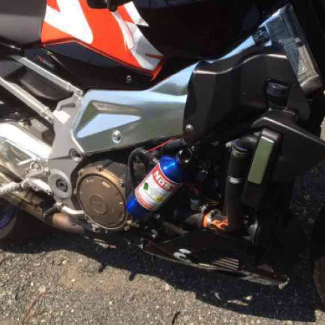 ニトロ NOS風 ダミータンク バイク汎用の通販 by やーーー's shop｜ラクマ