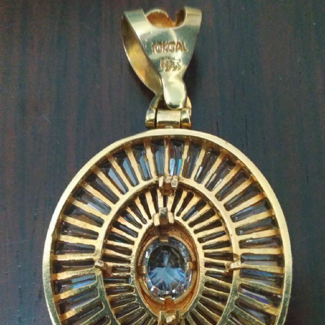 アヴァランチ K10 イエローゴールド クロス ジルコニア ペンダント トップ