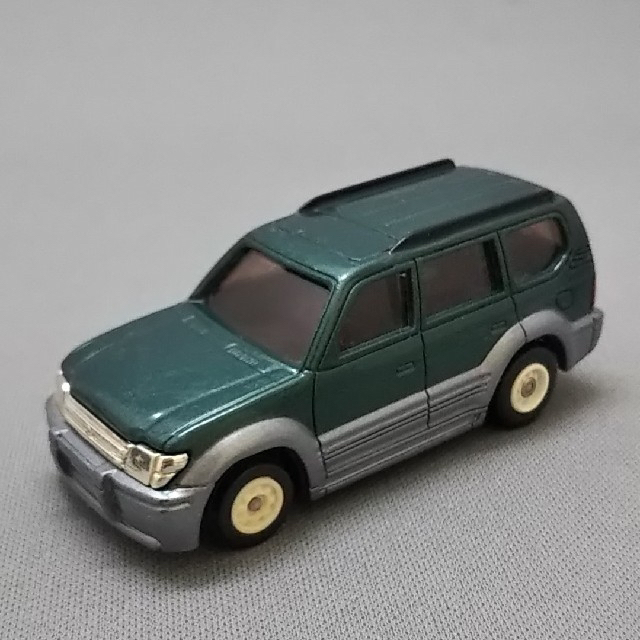 ランドクルーザープラド95 モータートミカ2台セットの通販 by
