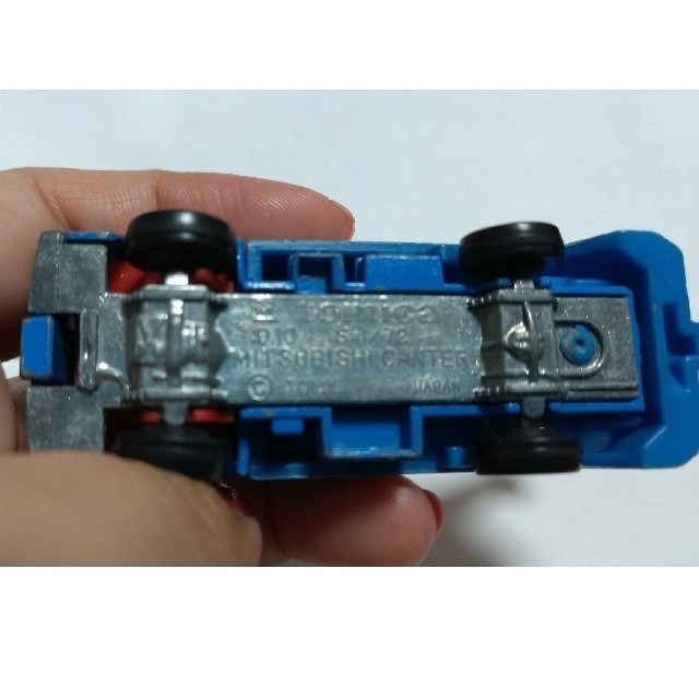 Takara Tomy - 絶版 トミカ No.77 三菱キャンター レッカー車 スケール