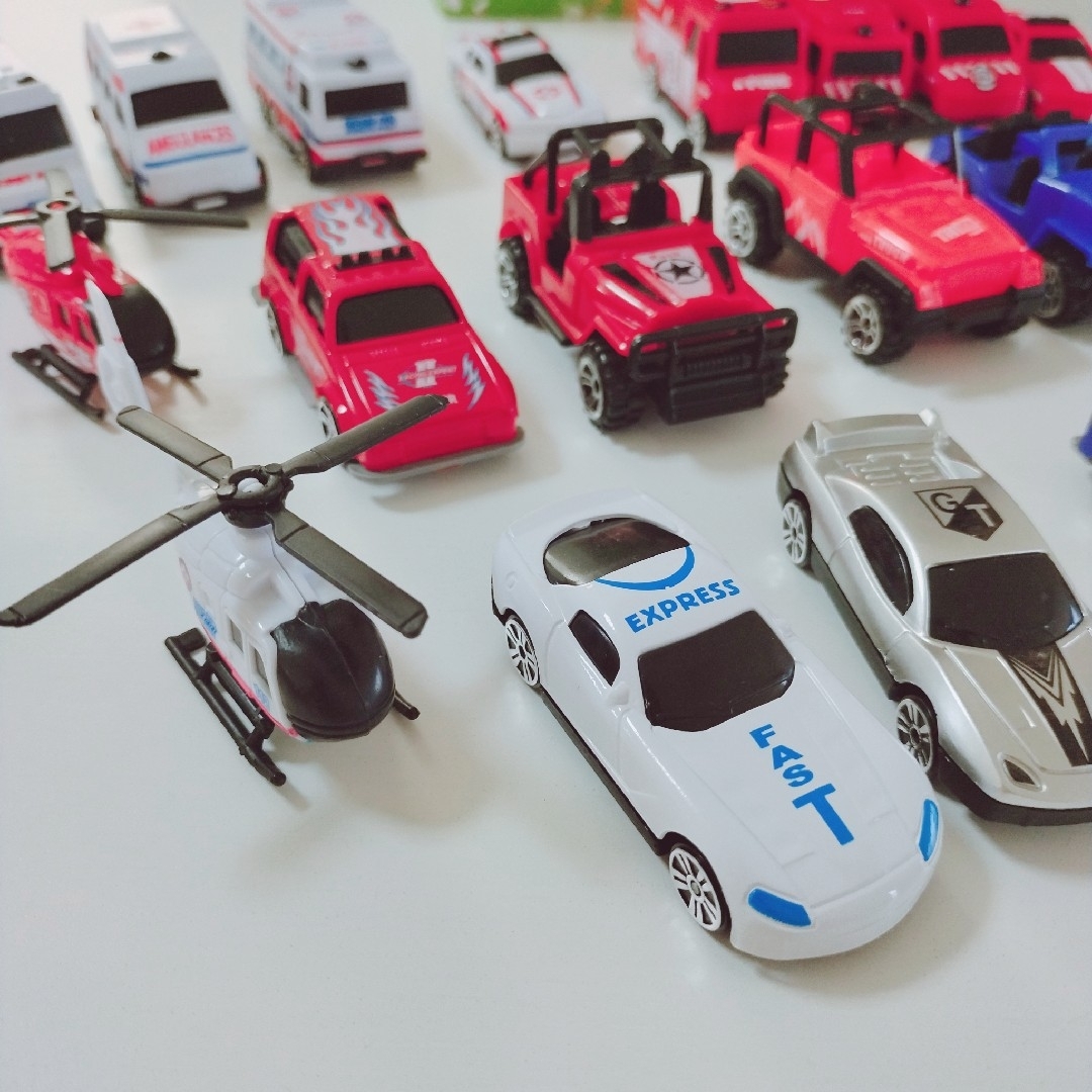 ミニカー 24個セット おもちゃ 消防車 救急車 四駆 スポーツカーの通販