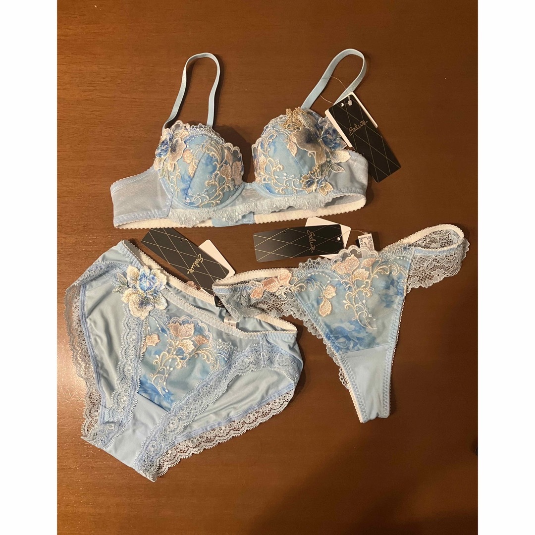 Wacoal - 新品未使用サルート 91グループ B70 SXブラ&ショーツ&ソング