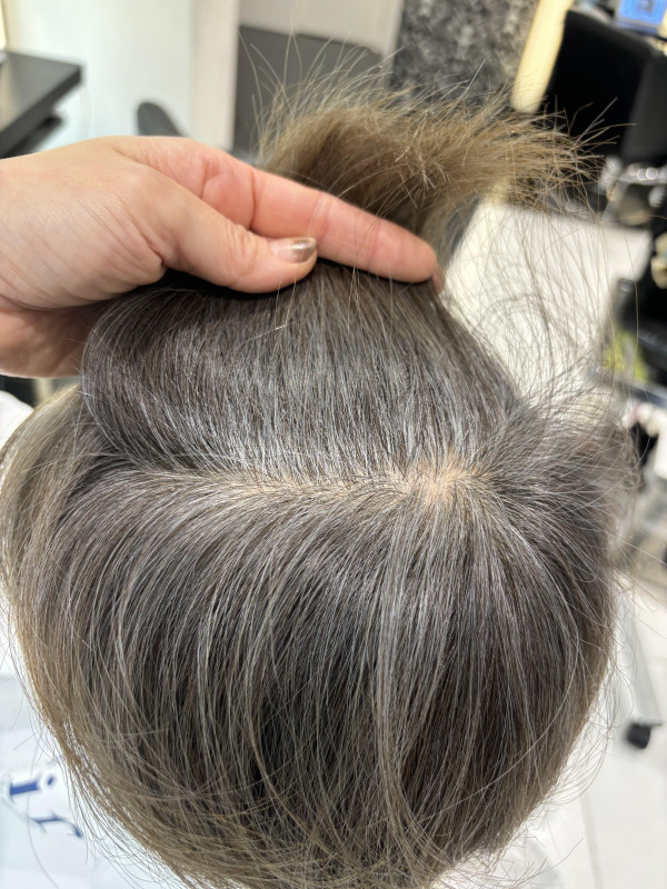 白髪ぼかしと白髪染めの違い 40代からの白髪はどう染める？】｜新橋駅