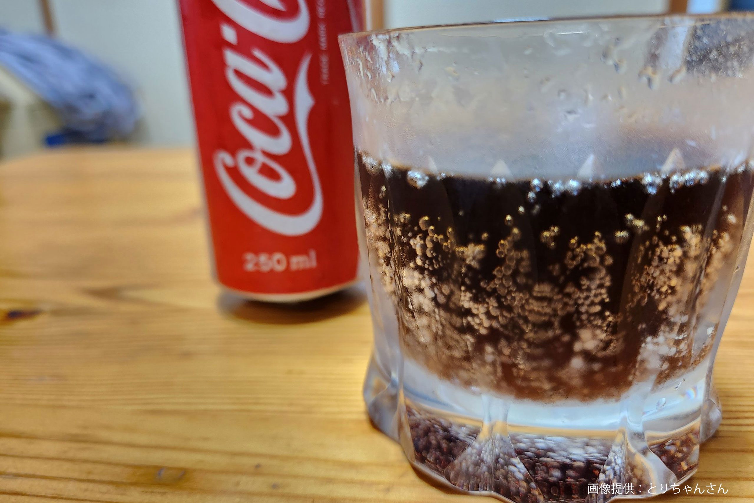 山奥で見つかった43年前のコーラ、缶を開けて衝撃走る 「これ飲んだの