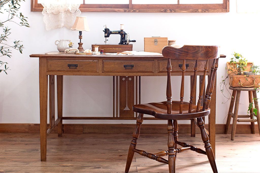 子供用のヴィンテージ机 透かし彫り 昭和レトロ 大正ロマン 子供用の