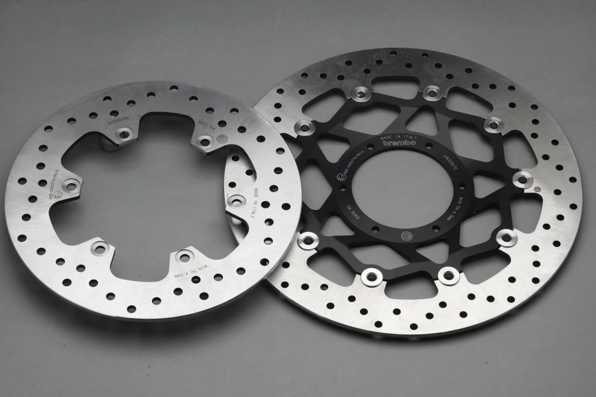 純正キャリパー対応のSERIEORO（セリエオロ）ブレーキパッドはブレンボ