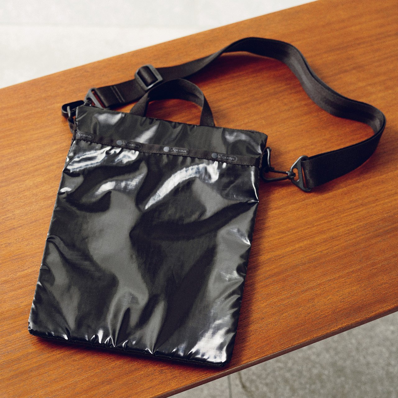 男のひとり旅にも使える。「ひとりっぷ®×レスポートサック」のコラボ第