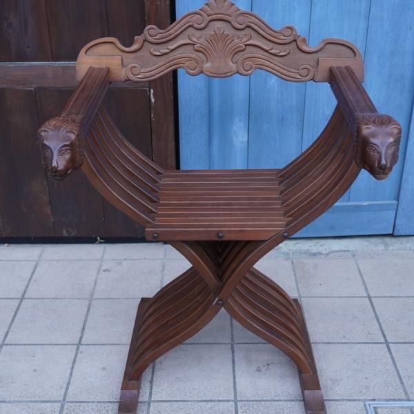 値下げ/イタリアの伝統家具サヴォナローラチェアです。美しい彫刻が目